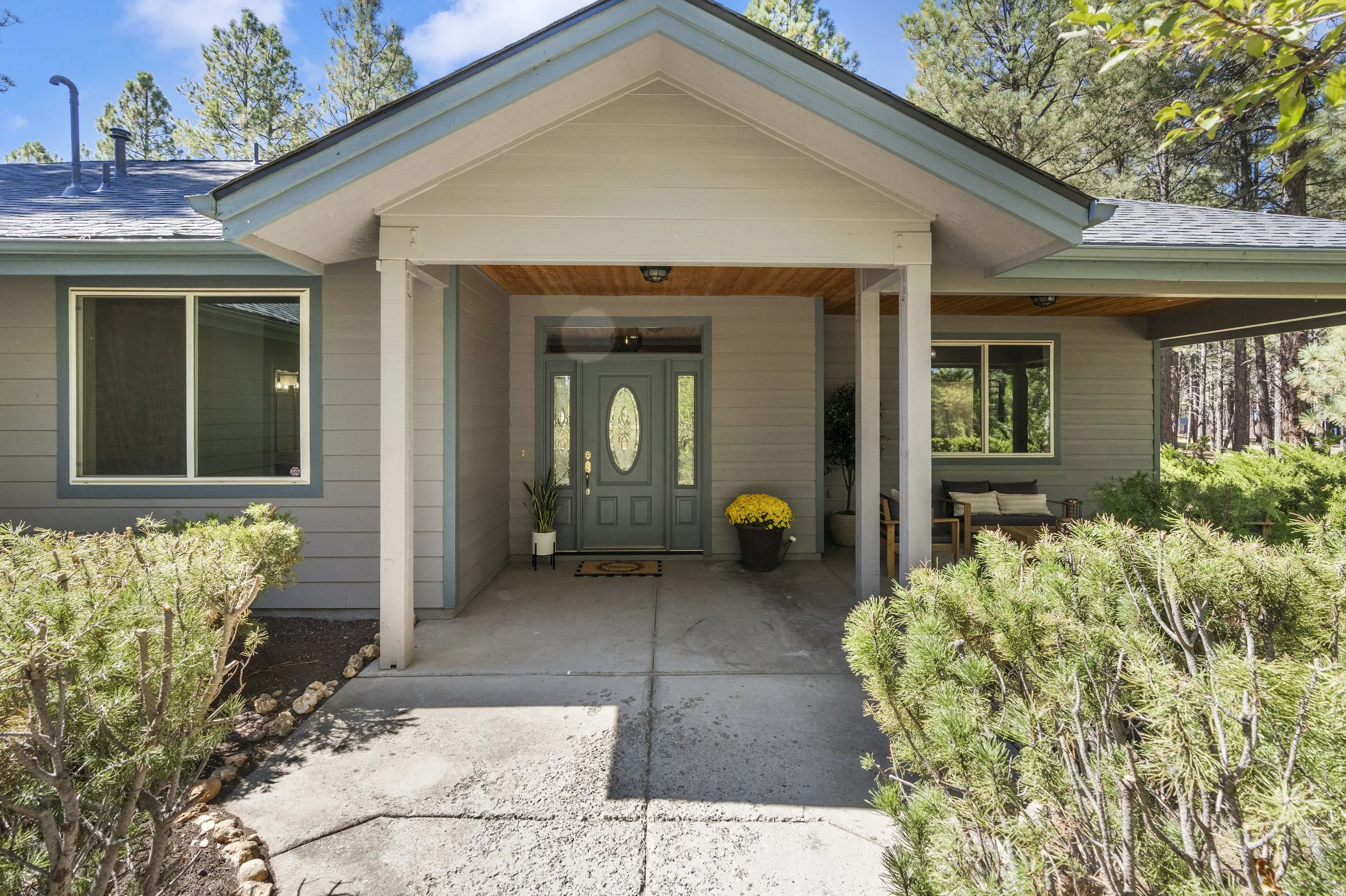 02-cassandra blvd home.JPG